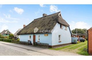 Haus kaufen in 18375 Born, Gemeinsam leben, Freiraum genießen – drei Häuser voller Möglichkeiten