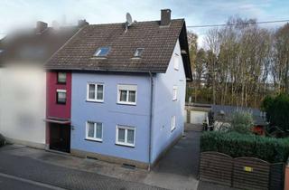 Haus kaufen in 66333 Völklingen, Attraktives Dreifamilienhaus in ruhiger Lage von Wehrden – Ideal für Kapitalanleger