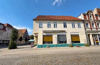 Anlageobjekt in 16866 Kyritz, Kyritz - Kyritz: 2 bezugsfreie Wohnungen + 1 Gewerbe - sanierungsbedürftig - 400 m zum Bahnhof!