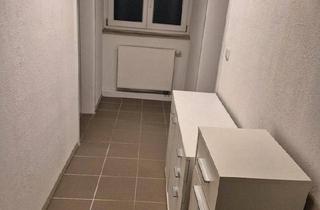 Wohnung kaufen in 71083 Herrenberg, Herrenberg - Leerstehende 2-Zimmerwohnung 49,50m2 Balkon Einbauküche 2.OG