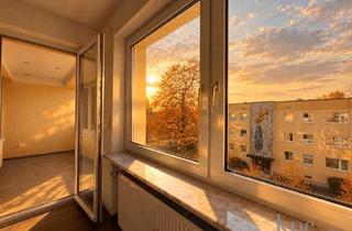 Wohnung kaufen in 82131 Gauting, Über den Dächern von Gauting! Modernisierte 4-Raum-Wohnung mit Sonnenbalkon & Einbauküche!