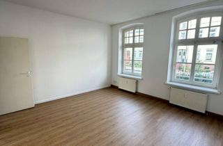 Wohnung mieten in Neue Straße 27a, 18273 Güstrow, Lichtdurchflutete Altbauwohnung: 2 Zimmer Wohnung mit Balkon