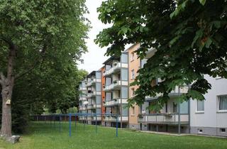 Wohnung mieten in Liselotte-Herrmann-Straße 24, 07548 Debschwitz, 3-Raum-Wohnung im Grünen mit Einbauküche und tollem Ausblick vom Balkon!