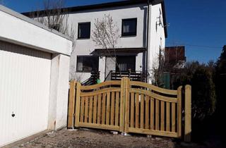 Haus mieten in 71229 Leonberg, Doppelhaushälfte In Warmbronn mit PV Anlage