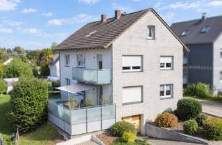 Haus kaufen in 32120 Hiddenhausen, Renoviert, modern, viel Platz - Zweifamilienhaus mit ausgeb. Dachgeschoss in Oetinghausen