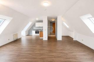 Wohnung kaufen in 13156 Berlin, Helle Dachgeschosswohnung mit cleverer Raumaufteilung und charmantem Dachaustritt