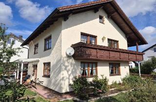 Haus kaufen in 83374 Traunwalchen, Traunreut - Zweifamilienhaus mit großem Garten in Traunwalchen