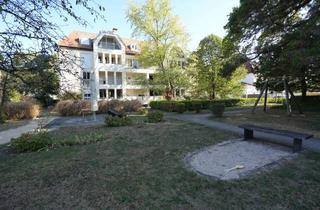 Wohnung kaufen in 76185 Weststadt, Erbpacht: Hell, grün und ruhig mit Südbalkon, TG-Stellplatz und großem Gemeinschaftsanwesen