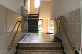 Wohnung kaufen in Auguste Viktoria Allee 63, 13403 Reinickendorf, Attraktive 2 Zimmer Wohnung mit Einbauküche in einer gepflegten und begrünten Wohnanlage.