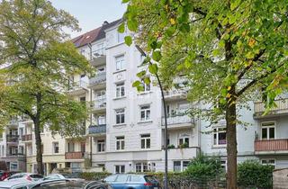Wohnung kaufen in 22083 Barmbek-Süd, Saniertes Altbau-Juwel im Komponistenviertel: 2 Zimmer mit Südwest-Balkon