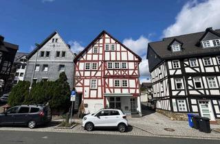 Anlageobjekt in Marbachstraße 8-10, 35683 Dillenburg, Saniertes Fachwerkhaus, Wohnen und Arbeiten im Einzelkulturdenkmal