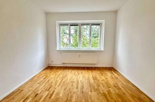 Wohnung kaufen in 12169 Steglitz, Große, helle Wohnung mit 2 Balkonen in der historischen Rauchlosen Siedlung