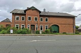 Bauernhaus kaufen in 23623 Ahrensbök, Charmantes Bauernhaus, sanierungsbedürftig, mit Nebengebäuden auf 2.617 m² Bauland