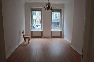 Wohnung kaufen in 13403 Berlin, Berlin - Exklusiver Altbaucharme im Erdgeschoss in Reinickendorf