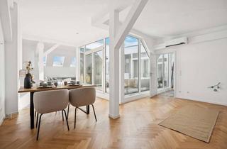 Wohnung kaufen in Motzstraße 28, 10777 Schöneberg, Dachgeschoss-Juwel im prachtvollen Stuckaltbau – mit Atrium & Aufzug