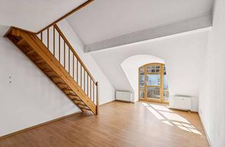 Wohnung kaufen in 82256 Fürstenfeldbruck, Maisonette mit Galerie, viel Licht und Südbalkon