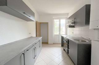 Wohnung mieten in Heinrich-Heine-Straße 49, 08058 Zwickau, Geräumige Altbauwohnung mit Einbauküche und Balkon!