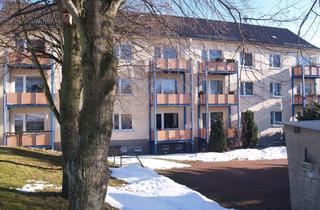 Wohnung mieten in Schönauer Straße 19, 09221 Neukirchen, Wohnen im Grünen: gepflegte 3-Zimmer-Wohnung mit Balkon in Neukirchen