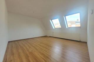 Wohnung mieten in 31141 Hildesheim, Renovierte 2-Zimmer Dachgeschosswohnung mit eigenen Dachboden