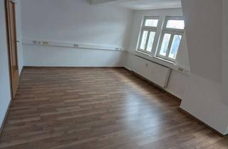 Wohnung mieten in Kylische Straße 40, 06526 Sangerhausen, Großzügig geschnittene 3-Raumwohnung mit Dachterrassenanteil im Zentrum von Sangerhausen!