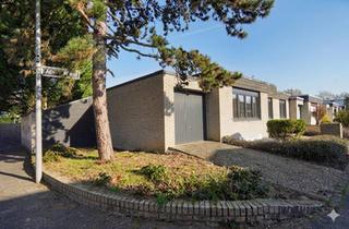Haus kaufen in Julius-Buths-Weg, 40593 Düsseldorf, Traum-Bungalow in Düsseldorf: Indoor-Pool, Sauna & Wintergarten für Ihr Familienglück
