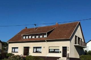 Haus kaufen in 66839 Schmelz, Schmelz - Freistehendes Zweifamilienhaus in attraktiver zentraler Lage
