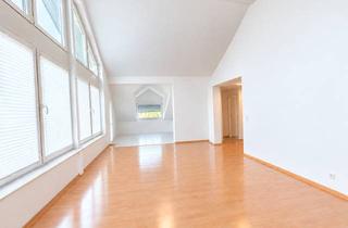 Wohnung kaufen in 57078 Siegen, ++ Architektur, die begeistert – stilvolle 3-ZKB mit Glasfront bis in die Dachspitze ++