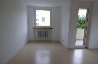 Wohnung mieten in Breslaustr. 30, 95028 Innenstadt, Große Wohnung mit Balkon