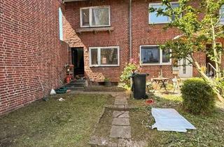 Haus kaufen in 24147 Elmschenhagen-Nord, Reihenendhaus mit großem Entwicklungspotenzial