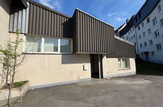 Gewerbeimmobilie kaufen in Ehrenbergerstr. 17a, 42389 Langerfeld, Attraktive Büro-/Praxisimmobilie im Grünen mit Garten, Innenhof & 10 Stellplätzen/Garagen