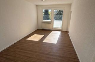 Wohnung mieten in Adolf-Damaschke-Straße 63, 08606 Oelsnitz, Gepflegte 3-Zimmer-Wohnung mit Balkon und individuell gestalteten Oberflächen