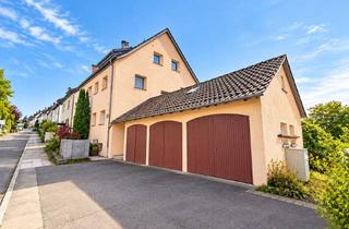 Haus kaufen in 70327 Untertürkheim, TOP! Attraktives 3-Familienhaus in begehrter Lage in Uth. * 5 Garagen * Balkone * Garten