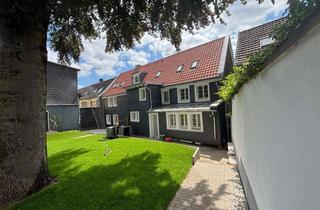 Haus mieten in Am Diek 35, 42277 Wuppertal, Alt trifft Modern – 143 m² kernsaniertes Fachwerkhaus mit Hofcharakter, Am Diek 35 (links)