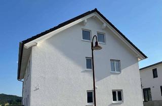 Wohnung mieten in Friedensdorfer Straße 28, 35232 Dautphetal, Moderne 3-Zimmer-DG- Wohnung mit Balkon