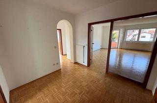 Wohnung kaufen in Gartenstraße 22, 36199 Rotenburg, Attraktive 3-Zimmer-Wohnung mit Balkon, Garage und Stellplatz in zentraler Lage von Rotenburg