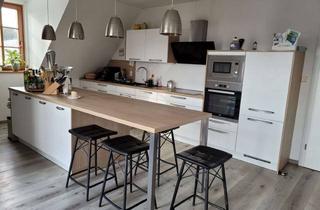 Wohnung mieten in Am Mühlenbach, 35117 Münchhausen, Wohnen mit Charakter: Großzügige 3-Zimmer-Dachgeschosswohnung in Münchhausen