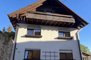 Mehrfamilienhaus kaufen in Lindenstraße, 77749 Hohberg, Vielseitiges Mehrfamilienhaus mit drei Etagen, Südbalkonen und großem Platzangebot in Hohberg