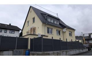 Haus kaufen in 35708 Haiger, A+ Effizienzhaus in Haiger: Saniertes Zweifamilienhaus mit Erdwärme & Mieteinnahmen