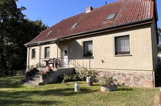 Haus kaufen in 17291 Nordwestuckermark, Landhaus von 1850 (ehm. Schulhaus) mit 10 Zimmern + Nebengebäuden in Kröchlendorff