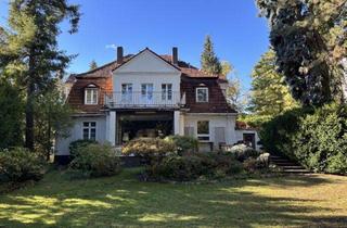 Villa kaufen in 12247 Berlin, Repräsentative Lankwitz-Villa auf attraktivem Eckgrundstück mit Baupotential