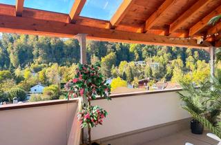 Wohnung kaufen in 82515 Wolfratshausen, Wohnen mit Weitblick: Sanierte 3-Zimmer-Wohnung im obersten Stock mit 55 m² Dachterrasse und TG