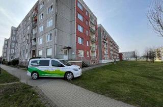 Wohnung mieten in Karl-Kleinschmidt-Str. 12, 19061 Krebsförden, Großzügige 4-Raumwohnung mit Balkon