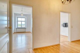 Wohnung kaufen in Schloßstraße, 88453 Erolzheim, Helle Schloßwohnung mit atemberaubendem Fernblick