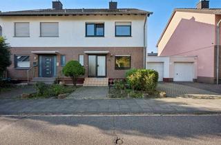Doppelhaushälfte kaufen in 53879 Euskirchen, Doppelhaushälfte in zentraler Lage von Euskirchen – Garten und große Garage