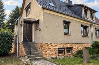 Doppelhaushälfte kaufen in 39326 Wolmirstedt, Viel Garten, viel Freiraum: Doppelhaushälfte auf 1.483 m² mit Garage und Kamin