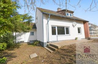 Grundstück zu kaufen in 41470 Neuss, 5887: Neuss-Rosellerheide! Ca. 2.500 m² Grundstück mit Altbestand!