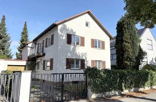 Haus kaufen in 81375 München, Zweifamilienhaus mit viel Potenzial und Möglichkeiten zur Neubebauung in attraktiver Lage von Hadern