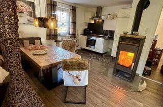Wohnung kaufen in 87466 Oy-Mittelberg, Charmante 3-Zimmer-Erdgeschosswohnung mit eigenem Gartenanteil, Schwedenofen und zwei Kellerräumen