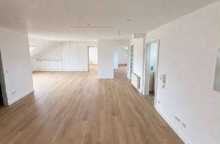 Wohnung mieten in 68519 Viernheim, Exklusives Wohnen: Frisch sanierte 4-ZKB mit 48 qm XXL Terrasse in kleiner Wohneinheit