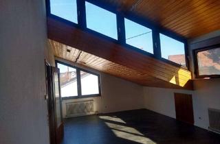 Wohnung mieten in Weidachstraße 11, 70736 Fellbach, Platz zum Entfalten: Helle 2,5-Zimmer-Dachgeschosswohnung in Fellbach, ruhige Lage.